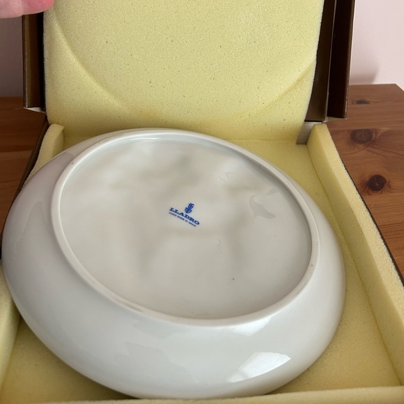 Lladro "Dia De La Madre 1975” Mother's Day Decorative Plate - Picture 2 of 10
